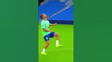 Neymar Made That Look TOO EASY 