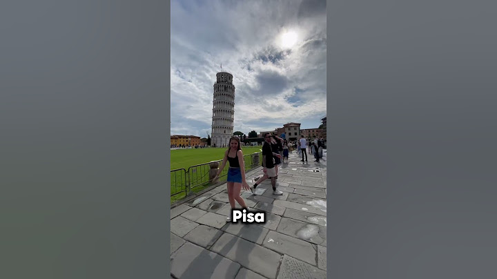 High Five at the Leaning Tower of Pisa (@rheam0rgan via tt)
