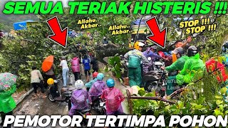 SEMUA ORANG TERIAK HISTERIS !!! Petaka Bencana Longsor, Pemotor Di Timpa Batang Pohon Saat Melintas