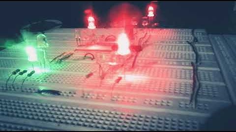 Semáforo con PIC16F84A