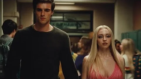 Cassie and Nate walking in hallway — Euphoria S2E7