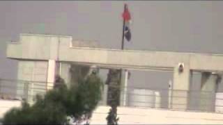 شام حمص دير بعلبة الشبيحة والامن يطلقون قذائف الار بي جي للتسلية بلا هدف على منازل المدنيين 24 10 2011