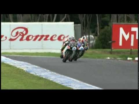 Video: Superbikes Tsjekkia 2011: Marco Melandri detroniserer kong Max Biaggi i det første løpet