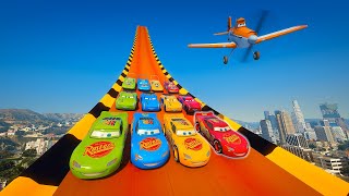 Colorful Pixar Cars Challenge Lightning McQueen The King Jackson Storm & Dusty Plane on Mega Ramp