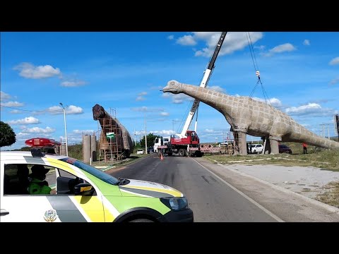 CÉLIO SILVA MOSTRANDO O PORTAL DA ENTRADA DE SOUSA-PB