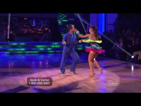 Nina dobrev dating danser med stjernerne