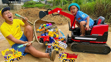 Em tu bi xe cẩu múc cát khổng lồ thách đấu ai có xe cần cẩu xịn hơn, múc đống cát to cứu hộ máy xúc
