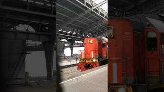 ТЭМ18Д-002 подаёт под посадку поезд &quot;Калининград - Санкт-Петербург&quot;