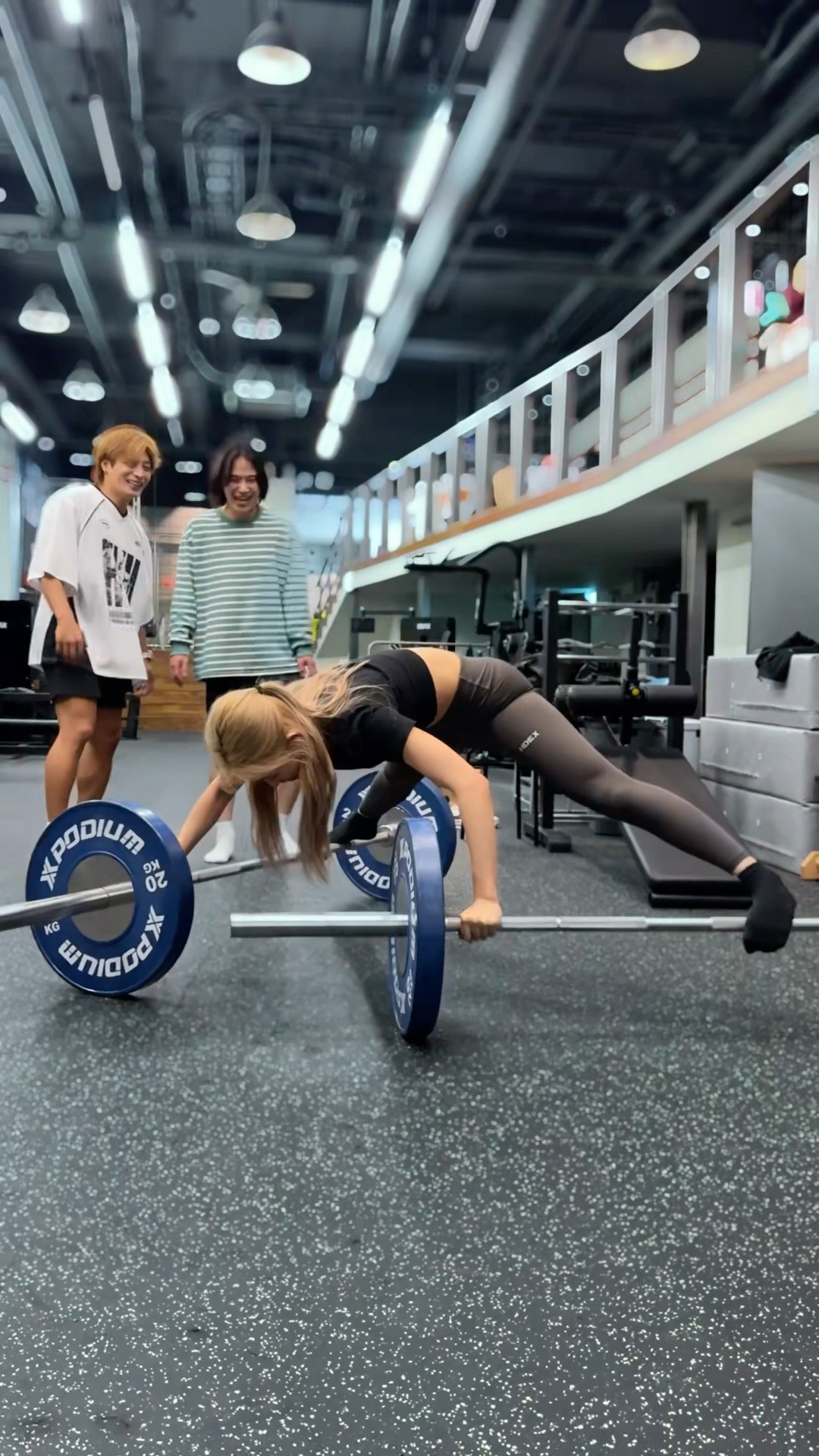 헬스장 진상녀⁉️? Barbell Challenge