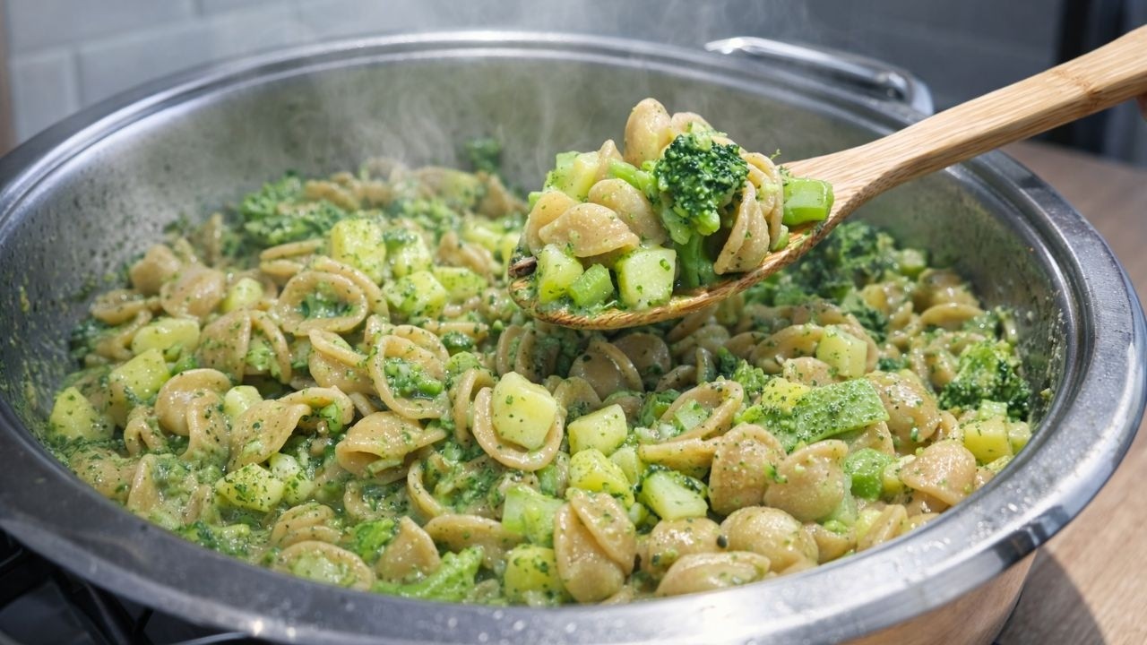 Pasta Broccoli e Patate in 15 Minuti | Ricetta Veloce, Sana e con 2 Pentole