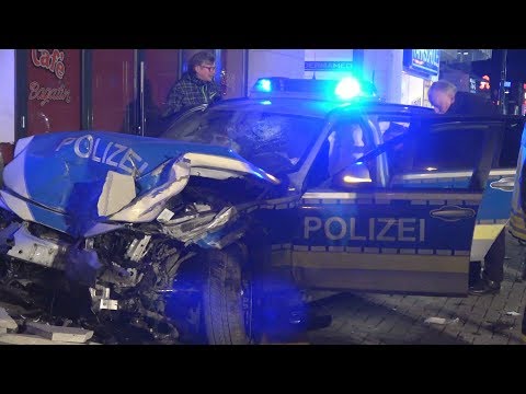 Polizeiwagen auf Alarmfahrt kollidiert mit PKW - 3 Verletzte in Kerpen-Sindorf am 19.01.19 + O-Ton