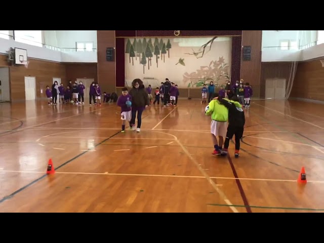 2人3脚でボール運びリレー