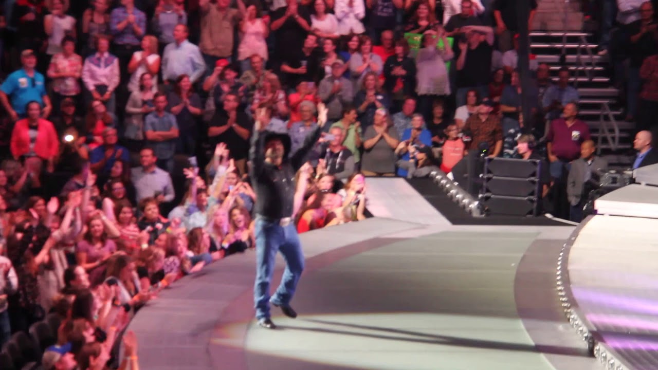 PREMIER Center presents Garth Brooks with record banner