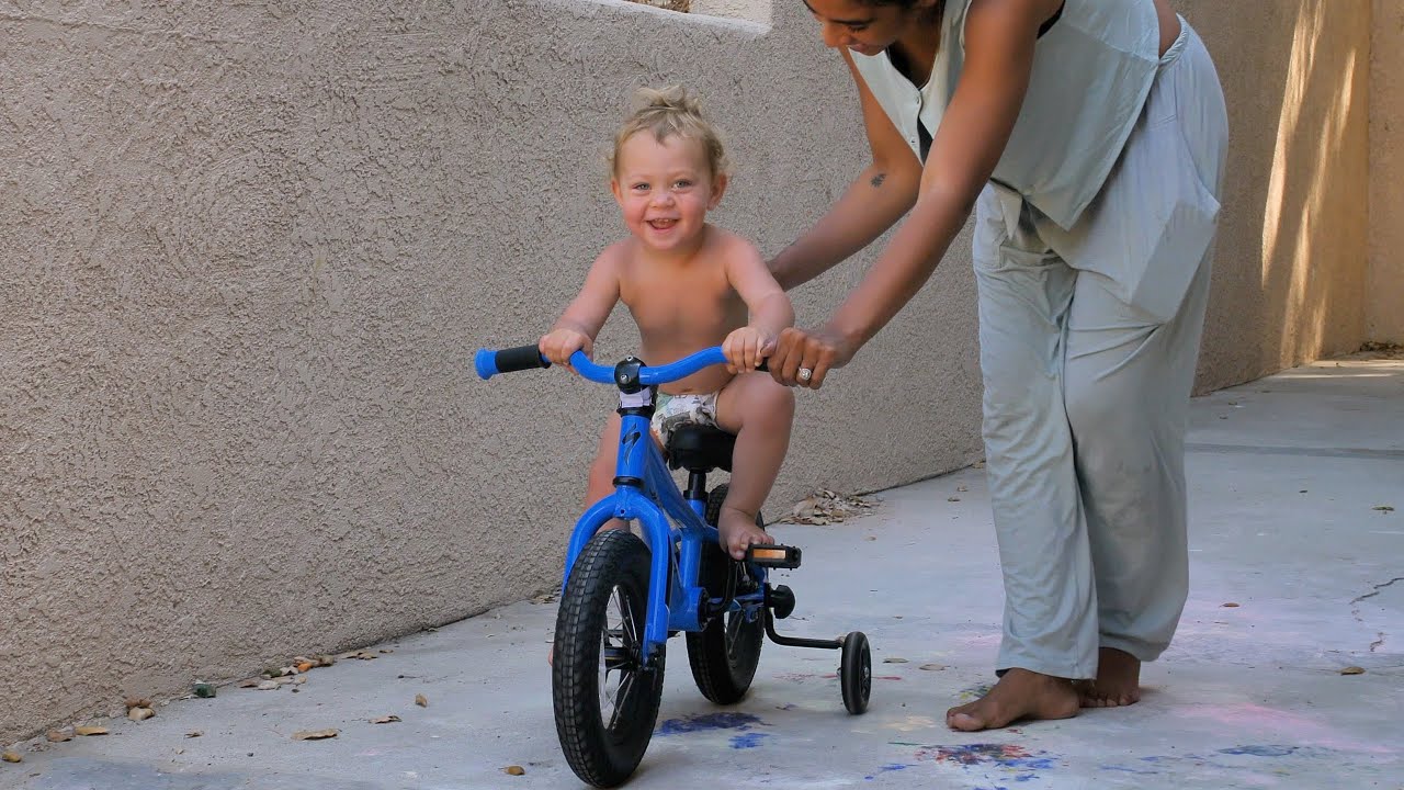 MALAKAI'S FIRST TIME RIDING A BIKE!