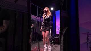 Kalie Shorr- Two Hands