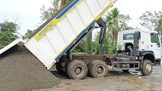 Sinotruk Howo 10-wheeler Dump Truck 371hp unloading 20cbm Washed Sand