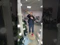Перьями от костюма Киркорова украшаем ёлку !!!