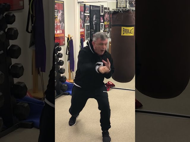 How to Throw a Body Punch - Teddy Atlas Demonstrates Technique | The Fight Tactics class=