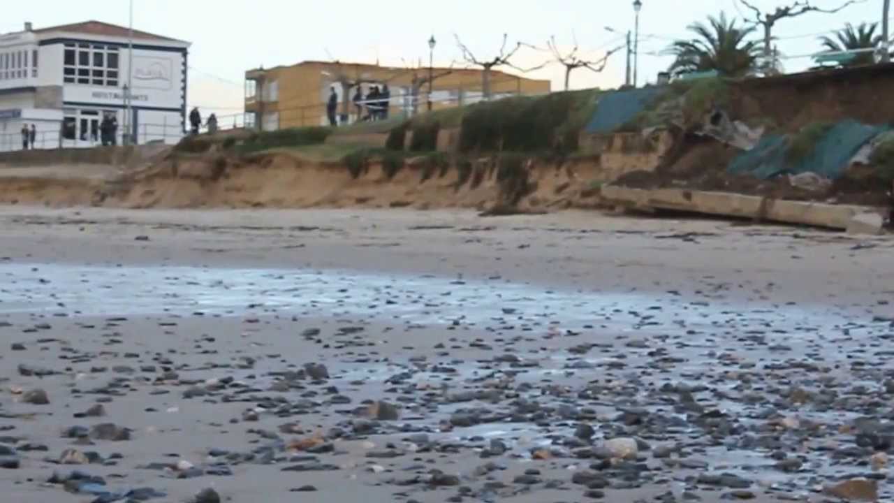 Playa grande después de los temporales