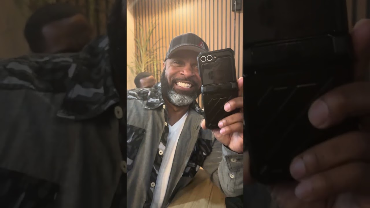 Watch Kountry Wayne rock the Mic!!