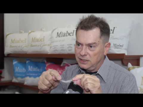 Vídeo: Como Fazer Um Travesseiro De Penas