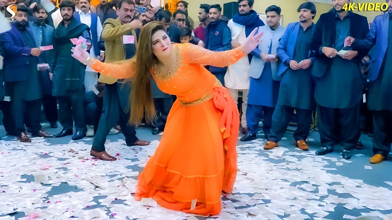 Meri Lagdi Kisse Na Vekhi  Chahat Baloch Mujra Dance Performance 2023