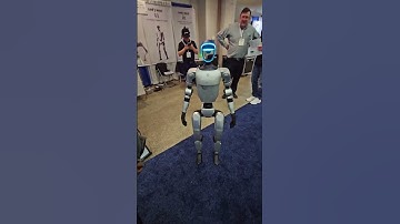 #AUTOMATE2025 @unitreerobotics #humanoid on location, entertaining crowds