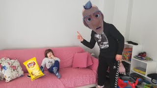 Duhan Çok Ci̇ps Yedi̇ği̇ İçi̇n Rafadan Tayfa Basri̇ Amca Duhana Kizdi