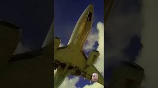 B737 Amazing Landing And Jetblast