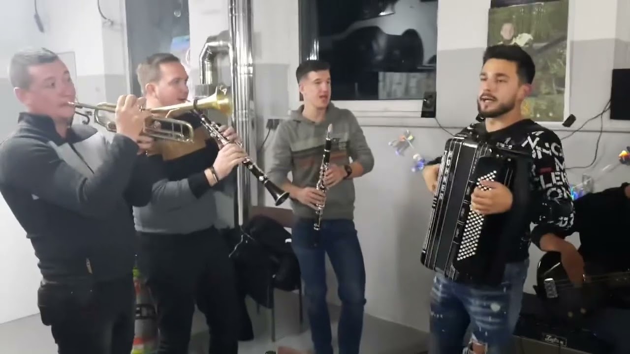 Die Jungen Helden / Mladi korenjaki & Ans. Petka - Tiroler Rosi Polka (Hey Rosi)