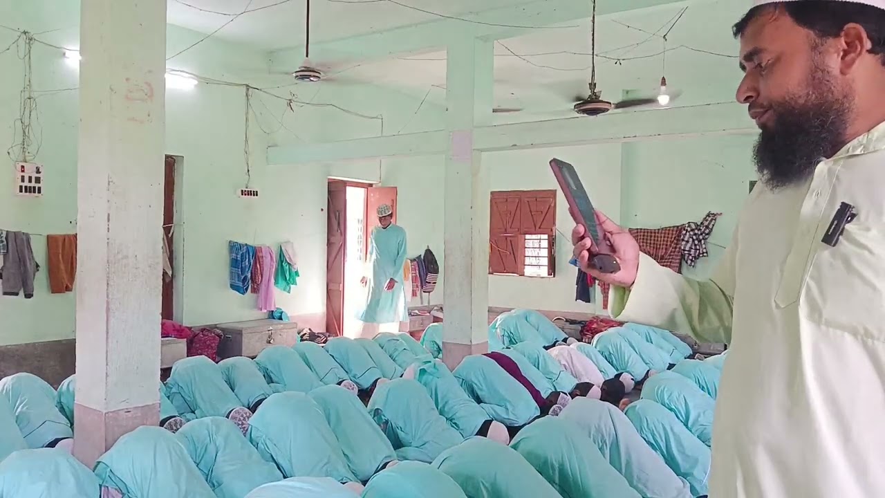 মাদ্রাসা দারুল কোরআন করমজী নামাজ পশিক্ষণ 