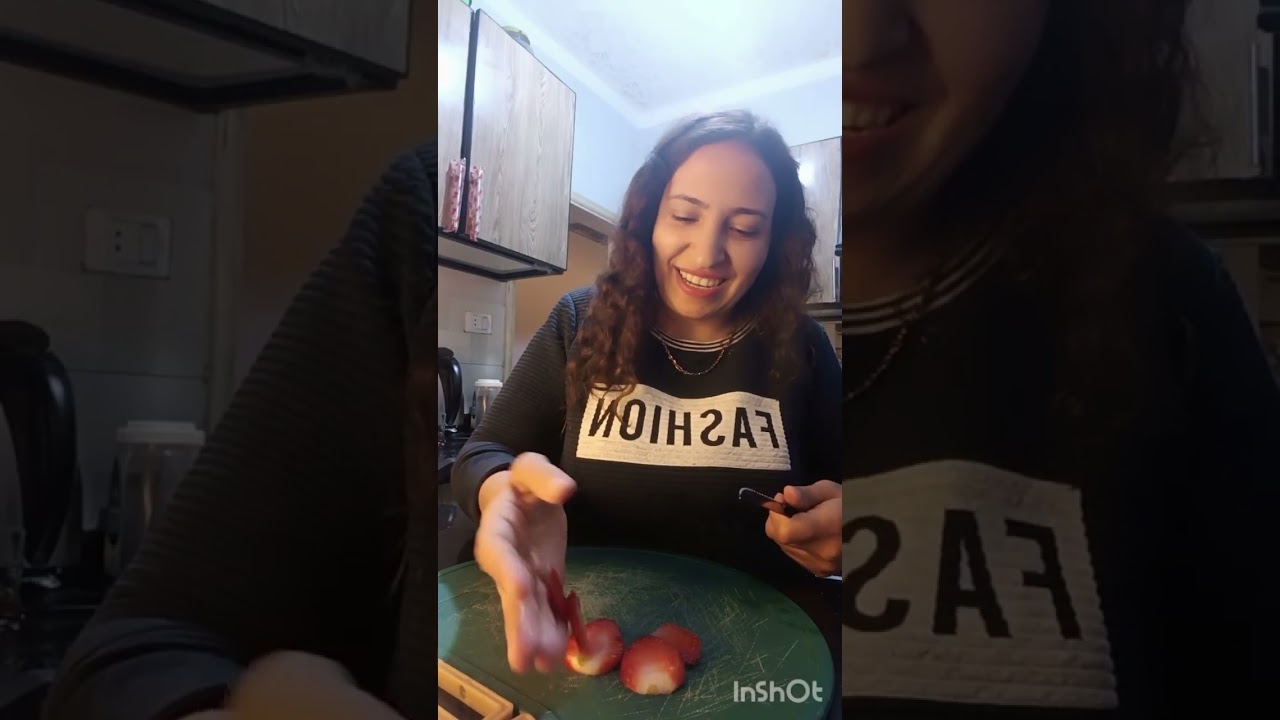 احلى قشطه بالفراوله خطيره جدا يا جماعه تحلوا بها بعد الفطار حاجه جامده جدا نسبه الفراوله ماليه السوق