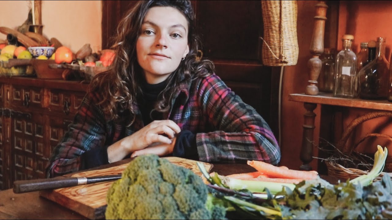 Un día Tranquilo en la Finca - Cocinamos Sopa de Pollo en la Cocina de Leña