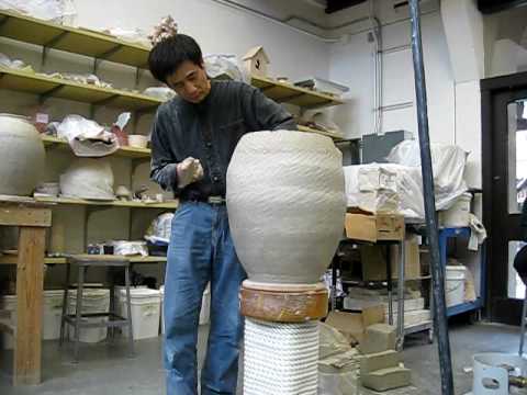 Park Soon Kwan builds a large Onggi jar - part 2