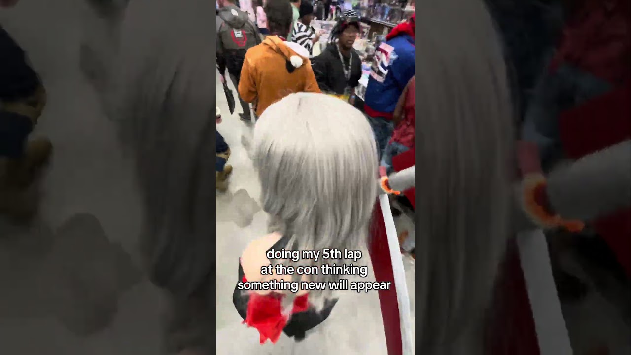 of COURSE we’ll have a look #cosplay #conventions