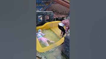 Behind the scene buat konten naik perosotan di kolam renang bareng bocil 😃😃 #shorts #bts #btsshorts