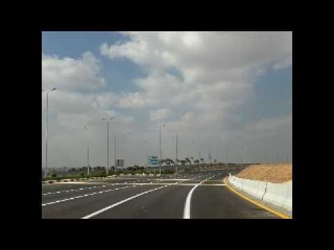 الطرق تتزين لاستقبال ضيوف مصر خلال افتتاح المتحف المصرى الكبير