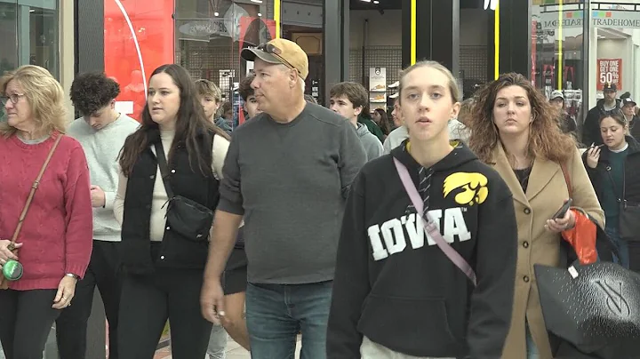 Eastern Iowans flock to malls for Black Friday deals