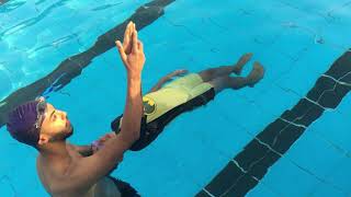 تعليم السباحة للاطفال✨ كاتش الباك بطريقة بسيطة جداً 💙