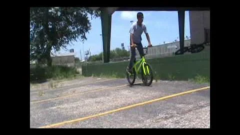 jamie pena riding bmx