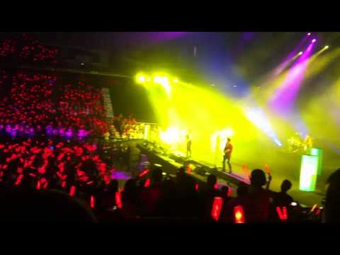 五月天[诺亚方舟]明日重生版 演唱会 2013 at Singapore 之三个傻瓜