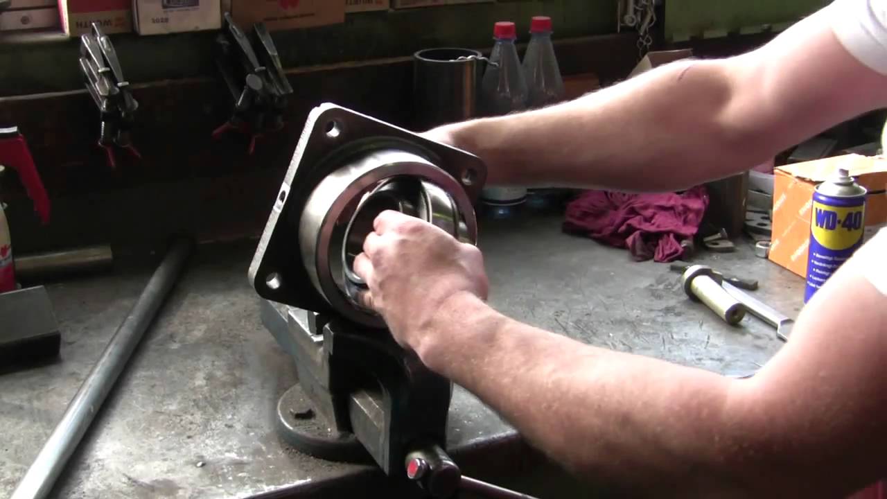 Einbau UC-Lager in Lagergehäuse