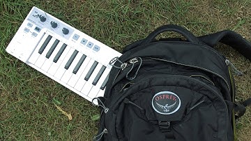 WHATS IN MY SYNTH TRAVEL BAG?