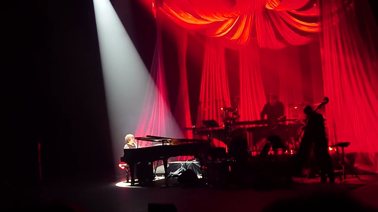 JULIETTE - APRES LE THEATRE (HOMMAGE A ANNE SYLVESTRE AU CHATEAU ROUGE D'ANNEMASSE / 2024).