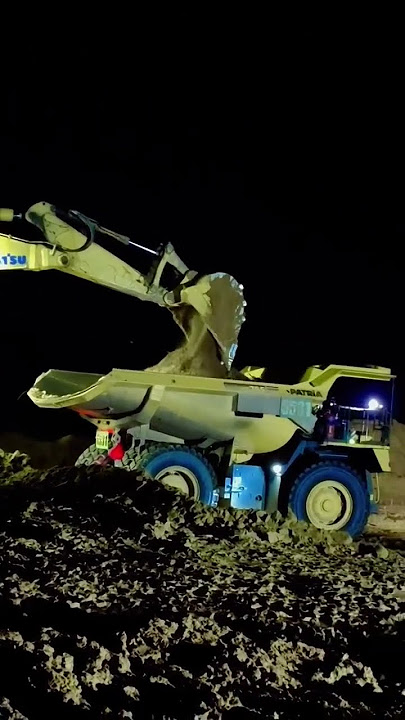 lembur malam excavator & mobil HD#hitachiexcavator #batubara #komatsuexcavator #tambangkalimantan