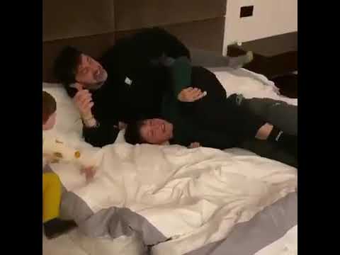 ახა კალაძის შვილები მამასთან თამაშისას