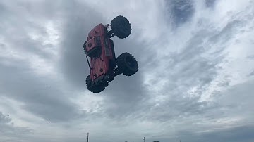 ARRMA OUTCAST 8S feat. TRAXXAS XMAXX 8S (rippin’ & backflippin’) #KruseNStuff
