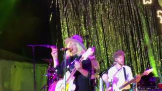 Kesha live performing her Timber rap at Harrah's - Iowa 7/20/17