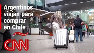 Decenas de turistas argentinos viajan de compras a Chile: “Está todo más barato que en Argentina”