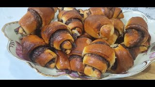 Вкуснейшие рогалики с шоколадом из дрожжевого тесто . Очень быстрый рецепт.